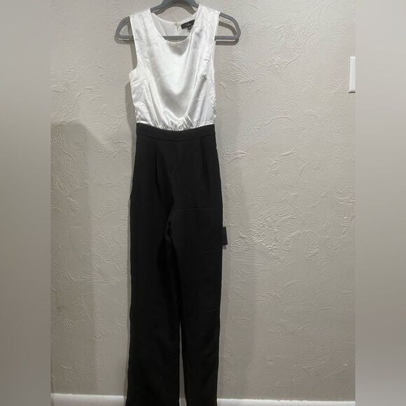 NWT Lulus Delightfully Refined Black & White Color Block Jumpsuit size XS - Picture 1 of 7